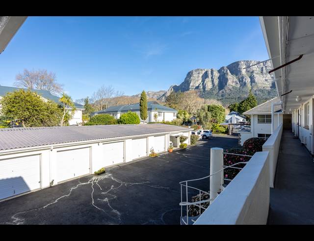 2 BEDROOM APARTMENT TO LET IN NEWLANDS
